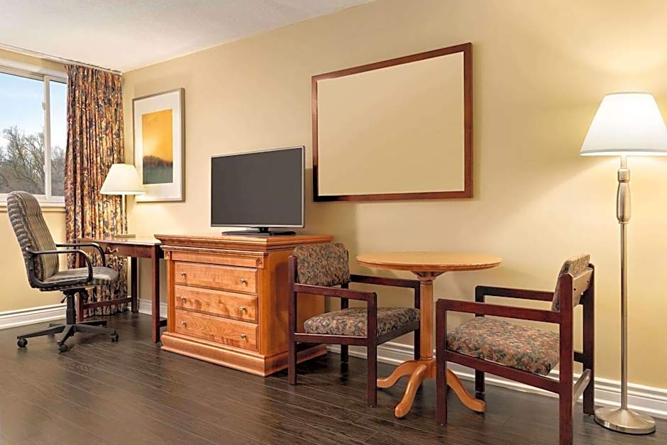 Travelodge by Wyndham Richmond Hill