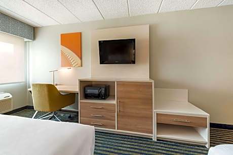 1 King Bed Suite Jetted Tub Non-Smoking
