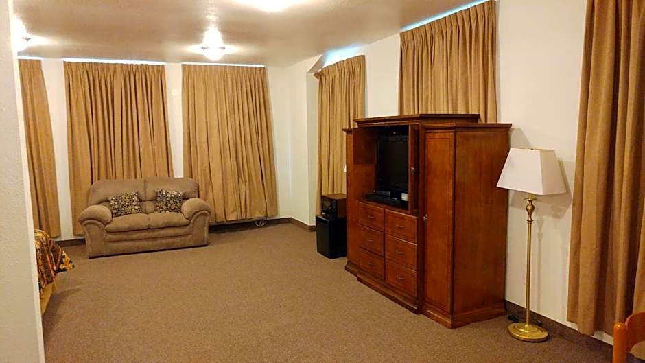 Country Regency Inn & Suites