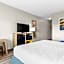 Days Inn & Suites by Wyndham Castle Rock