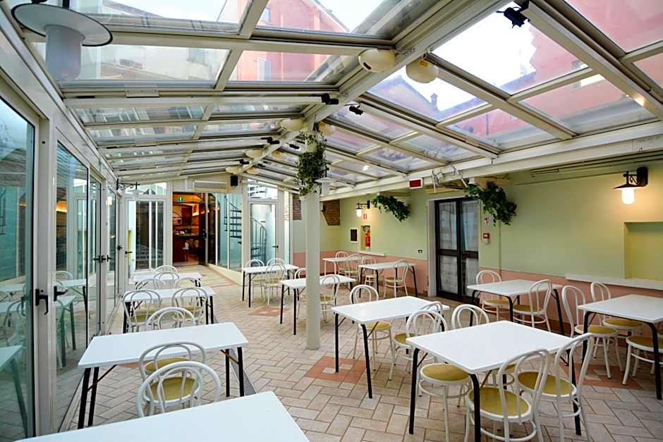 Hotel Mantegna Stazione, MantegnaHotels