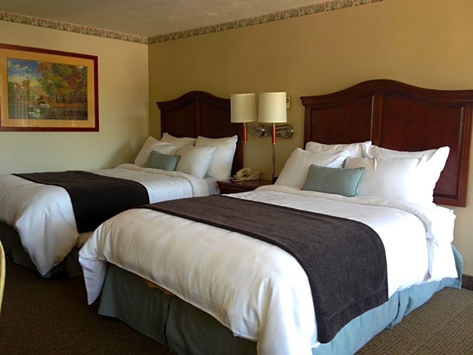 Holiday Hill Inn & Suites
