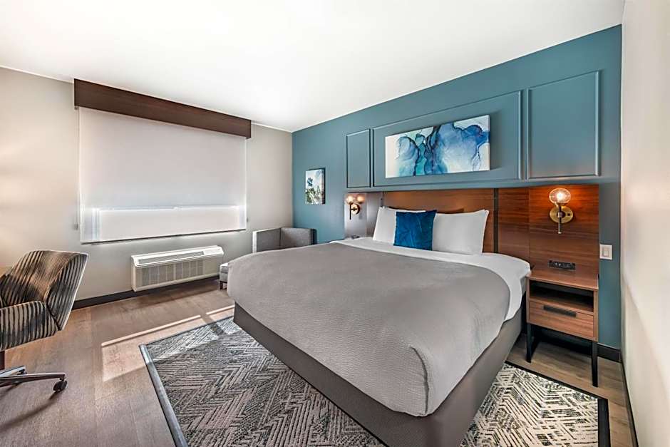 Photo 1 of 5 of 1 King Bed, Accessible
