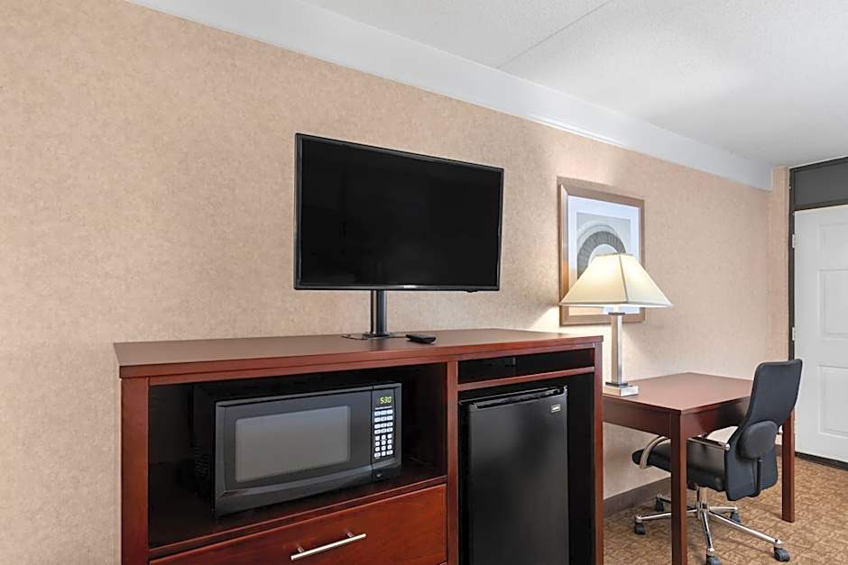 Days Inn by Wyndham Columbia Kentucky
