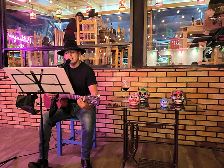 Hotel & Suites Cerro Roj0