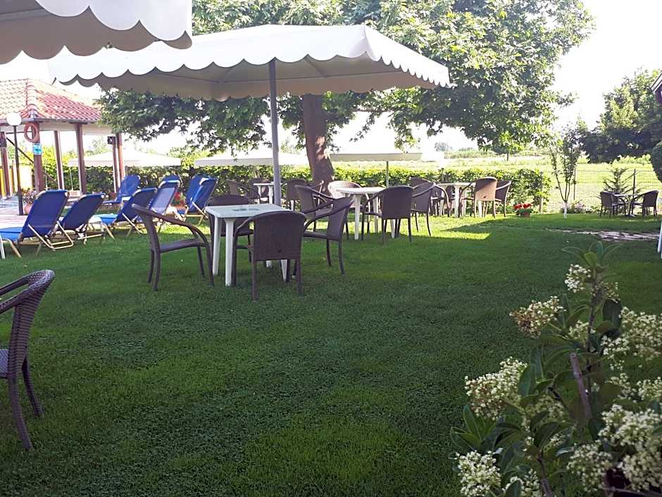 Denis Hotel and Bungalows