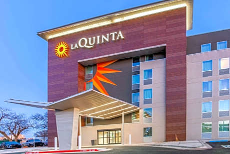 La Quinta Inn & Suites by Wyndham Lubbock West Medical Center