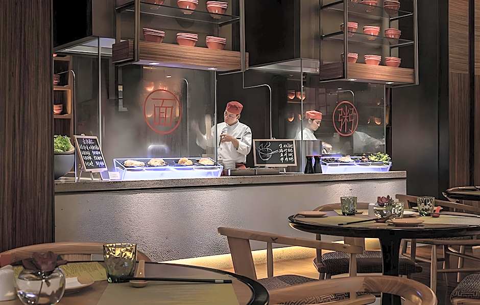 HUALUXE Yangjiang City Center By IHG