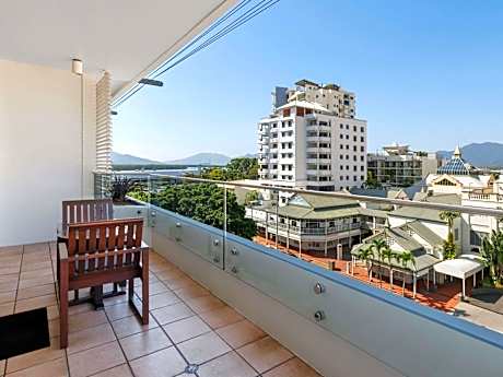 Junior Twin Suite with Two Double Beds and City Views with one drink voucher