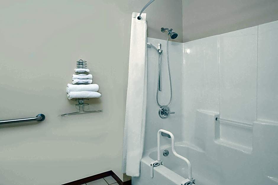 Super 8 by Wyndham Mason City