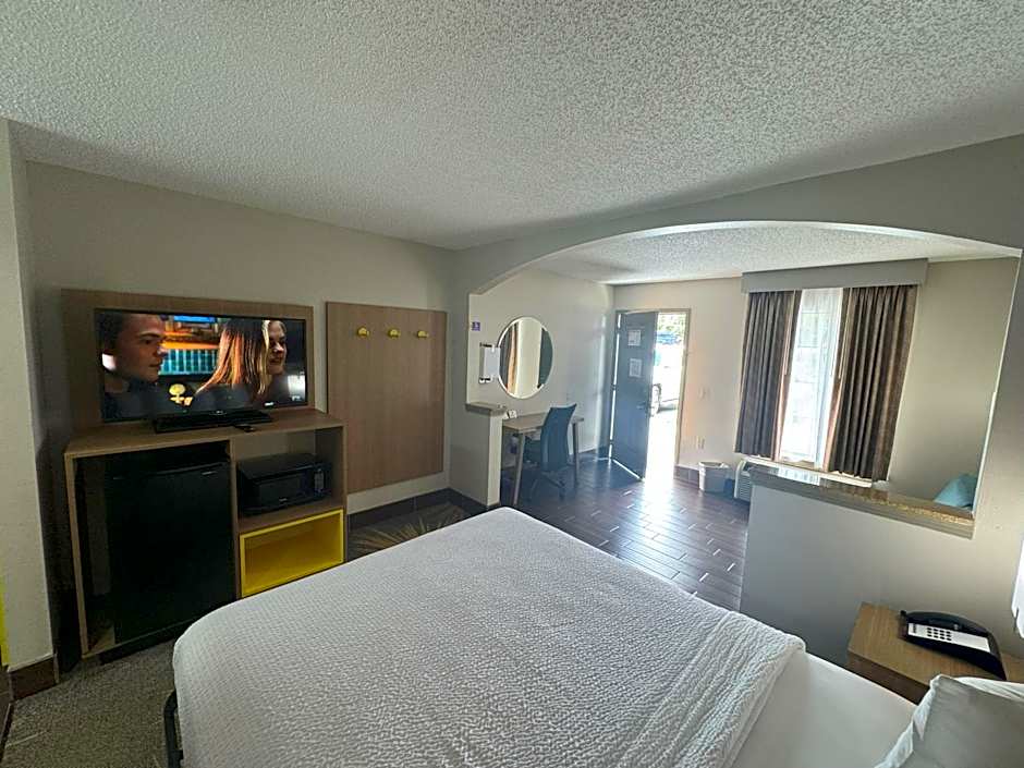 Days Inn & Suites by Wyndham Tuscaloosa - Univ. of Alabama