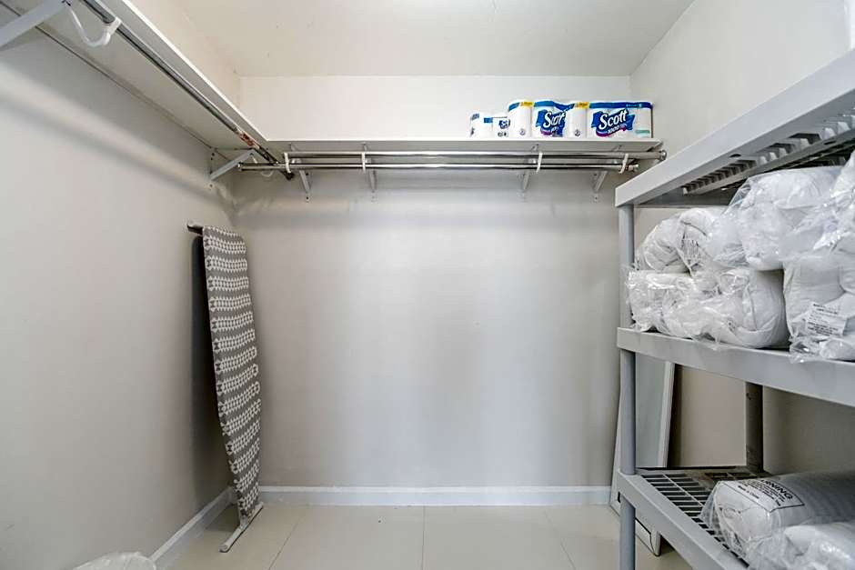 Limited time Deal 1BR 1BATH Located at ICON Brickell