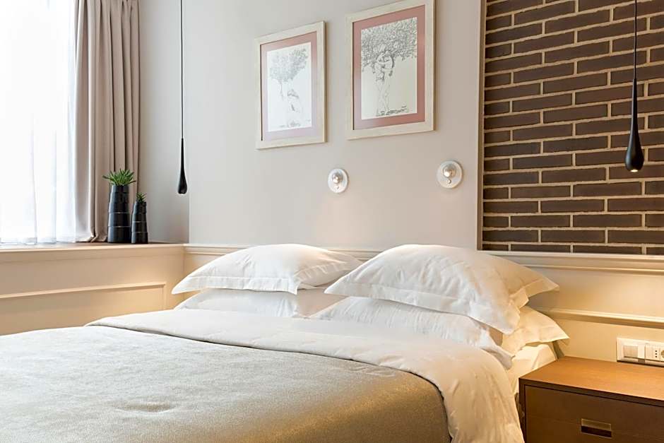 Envoy Hotel