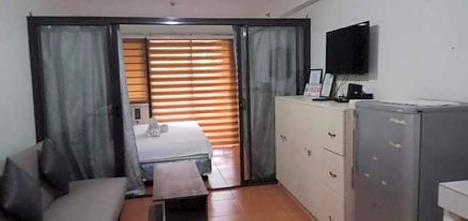 One oasis A2, shortwalk SM MALL Free POOL Kitchen