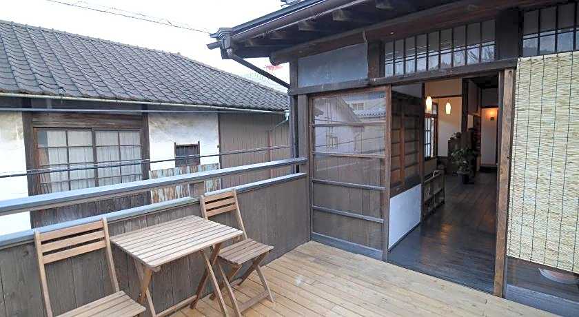 TAKETA Station Hostel cue