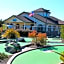 Emerald Dolphin Inn & Mini Golf