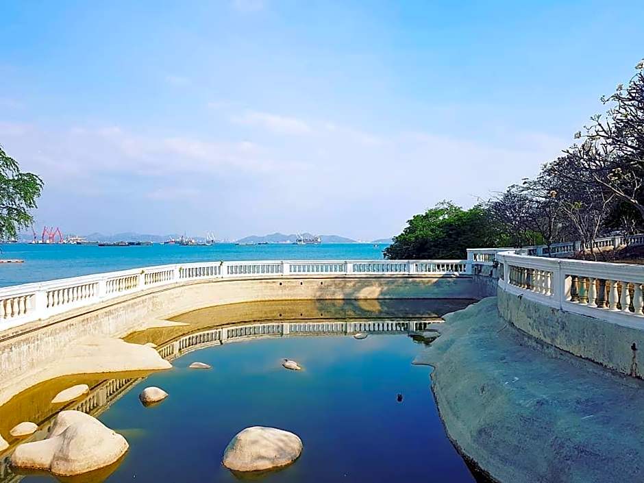 Yellow House Koh Sichang