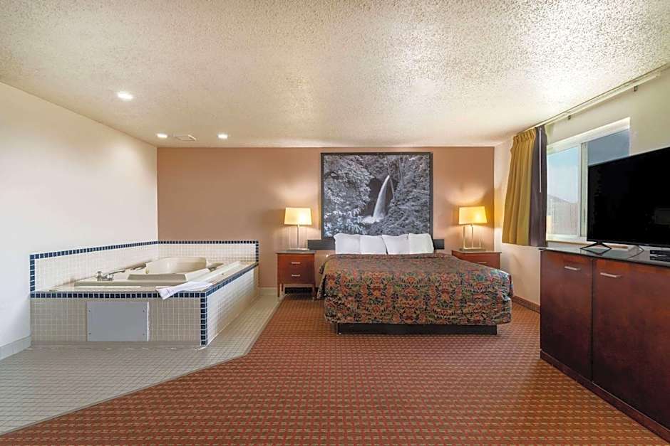 Super 8 by Wyndham Pendleton