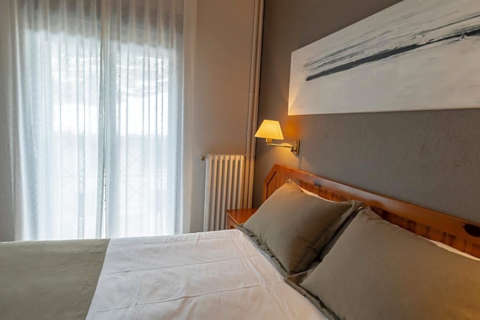 Photo 1 of 5 of Double Room
