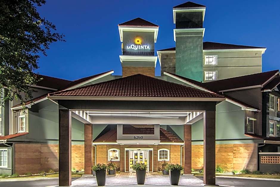 La Quinta Inn & Suites by Wyndham Atlanta Perimeter Medical Center