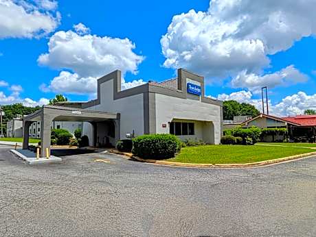 Travelodge by Wyndham Forsyth