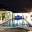 Colony Club Inn & Suites