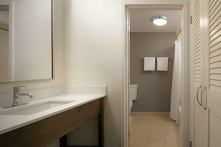 Courtyard by Marriott Louisville East