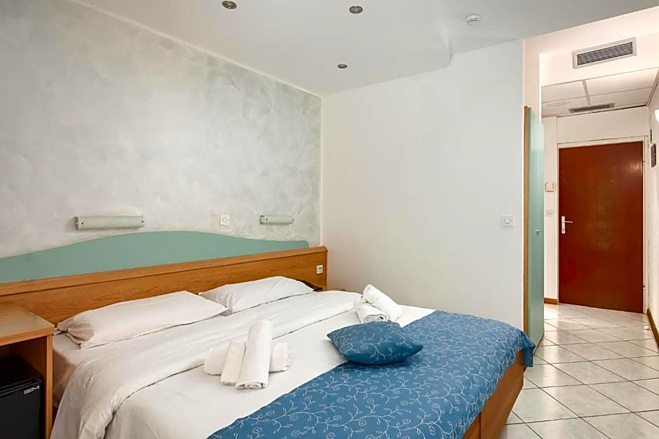 Foto 1 daripada 7 — Economy 2 Beds