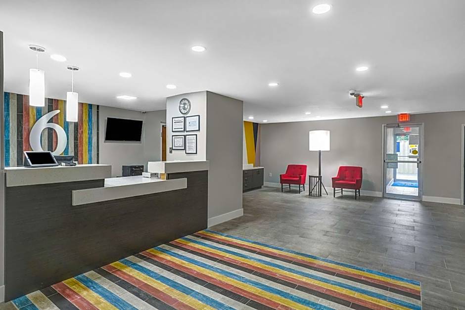 Studio 6 Duluth GA Near Gas South District