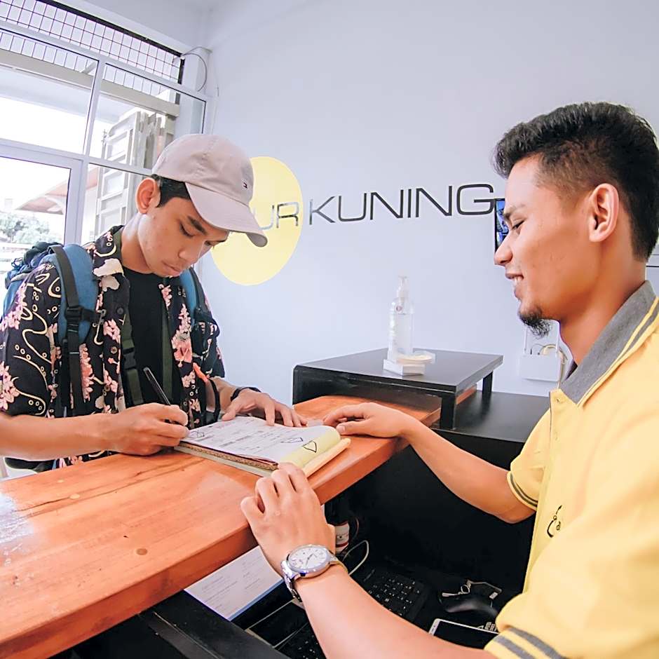 AUR KUNING HOSTEL SYARIAH Bukittinggi