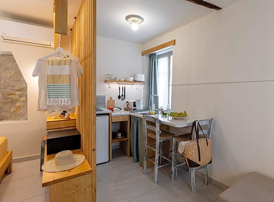 Capella Skiathos, Residences