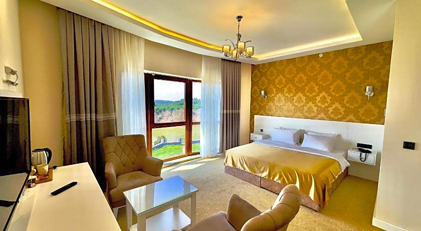 GREEN ROOF BOUTIQUE HOTEL