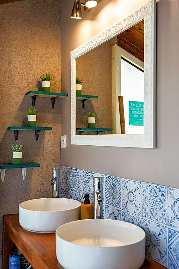 Les Baroudeurs Hostel