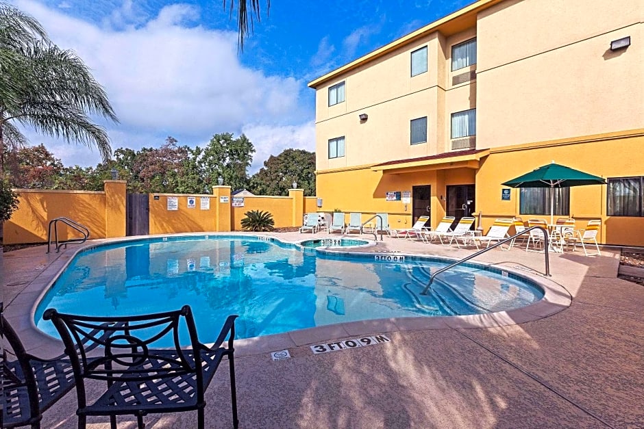 La Quinta Inn & Suites by Wyndham Pasadena