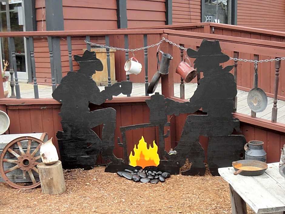 Old Towne Inne Chuckwagon Bar & Grill