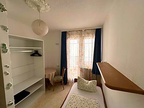 Single Room with Shared Toilet