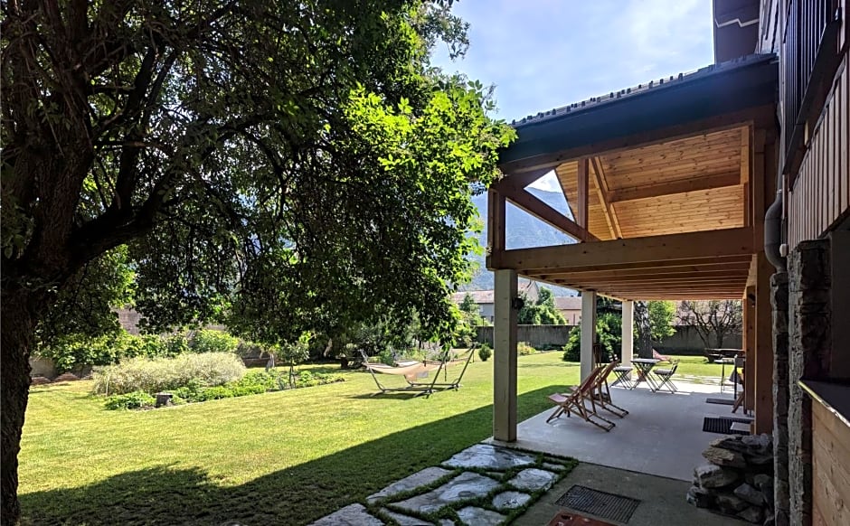 Chalet Les Cols - Chambres avec terrasse & jardin - proche de la nouvelle gare