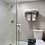 Orangewood Inn & Suites Kansas City Airport