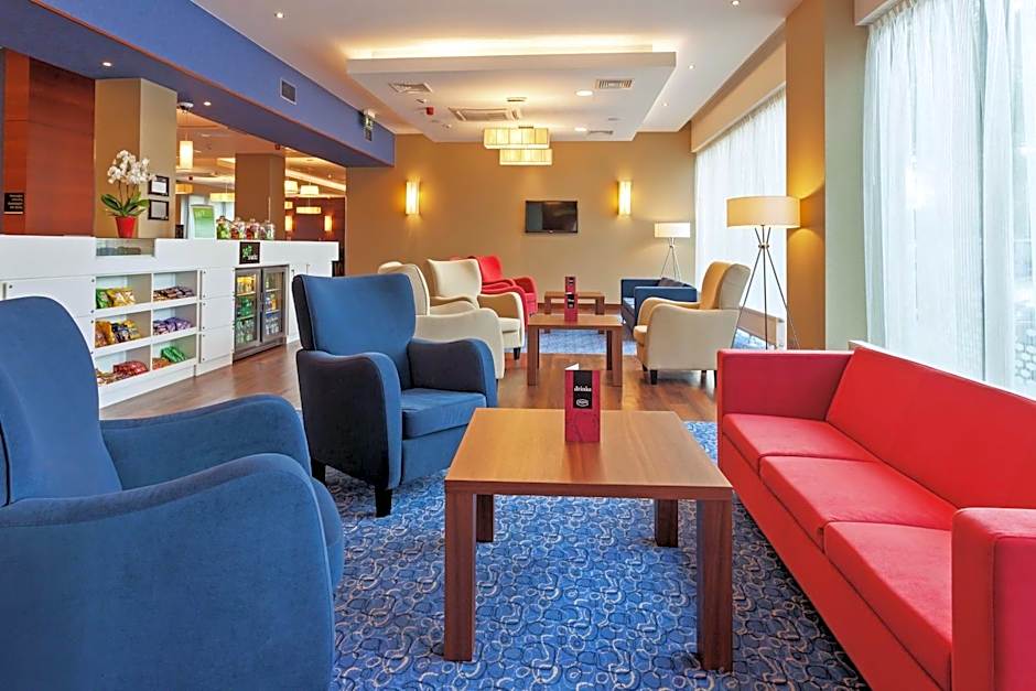 Hampton By Hilton Warsaw Airport