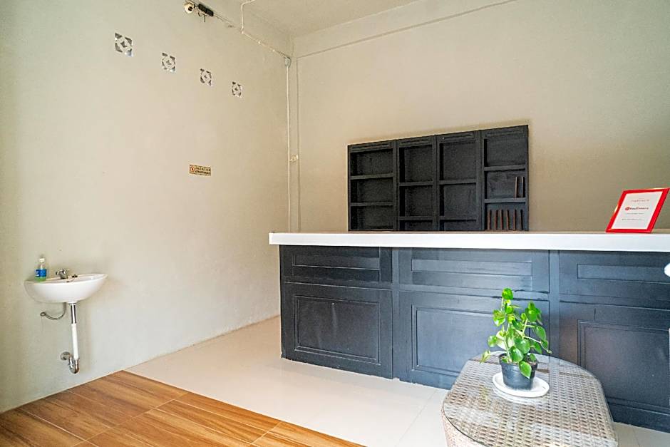 RedDoorz near Wisata Paribendo Lawang