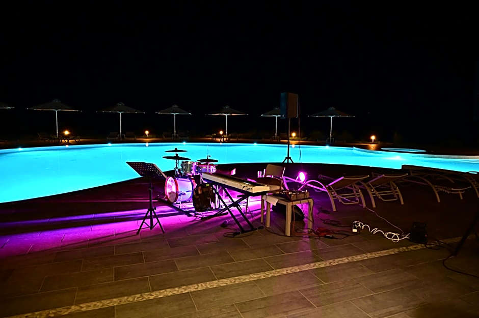 Kavos Hotel & Suites