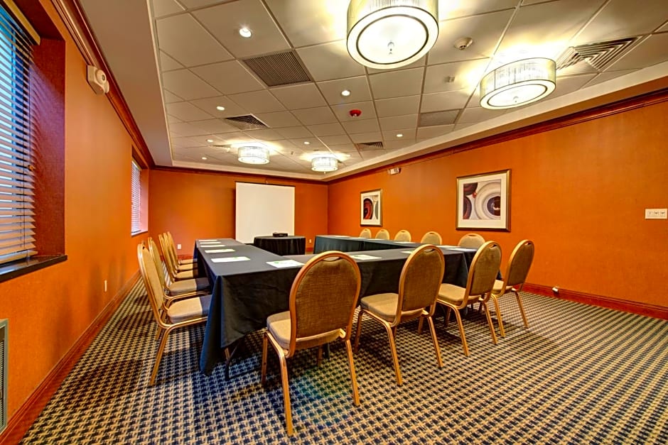 Holiday Inn Plainview-Long Island, an IHG Hotel