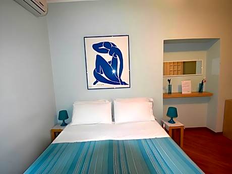 Matrimoniale-Appartamento-Bagno in camera con doccia-Vista strada