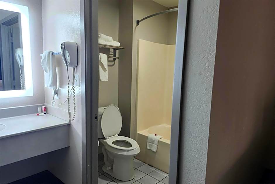 Days Inn by Wyndham Ocean Springs