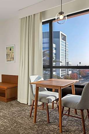 Spacious Corner Room
