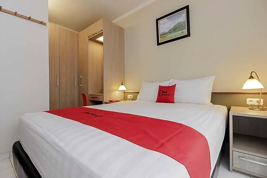 RedDoorz Syariah Plus @ Jatibening