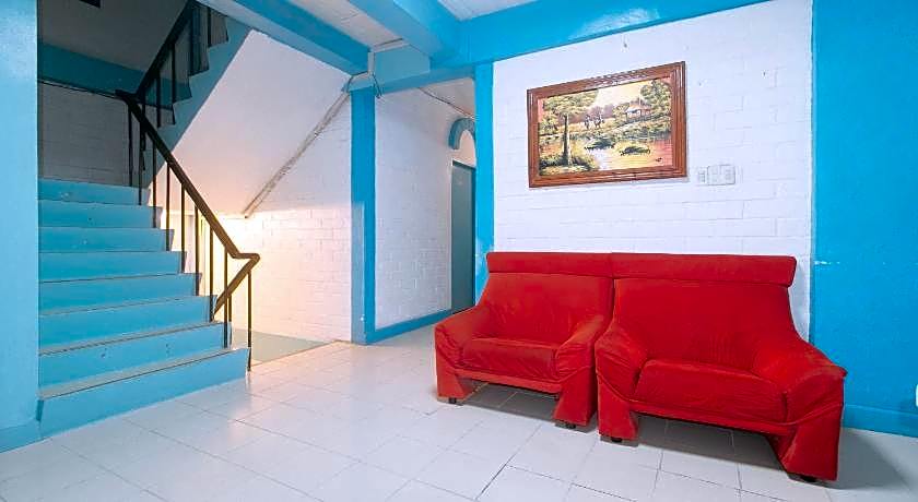 RedDoorz @ La Maria Pension and Tourist Inn