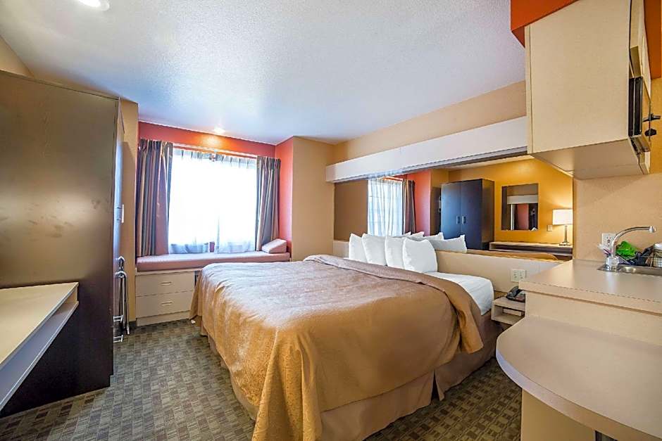 Photo 1 of 4 of 1 Queen Bed Suite, Accessible, Nonsmoking