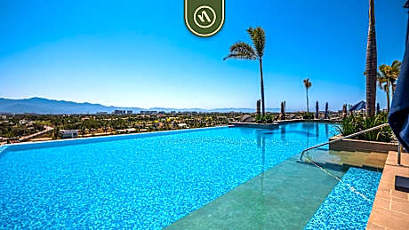 Cozy Apt with Private Terrace - Rooftop Pool