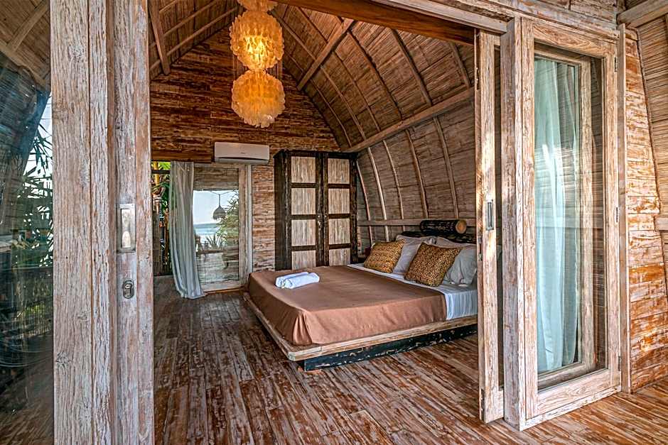 Photo 1 of 10 of Bungalow, Beachfront